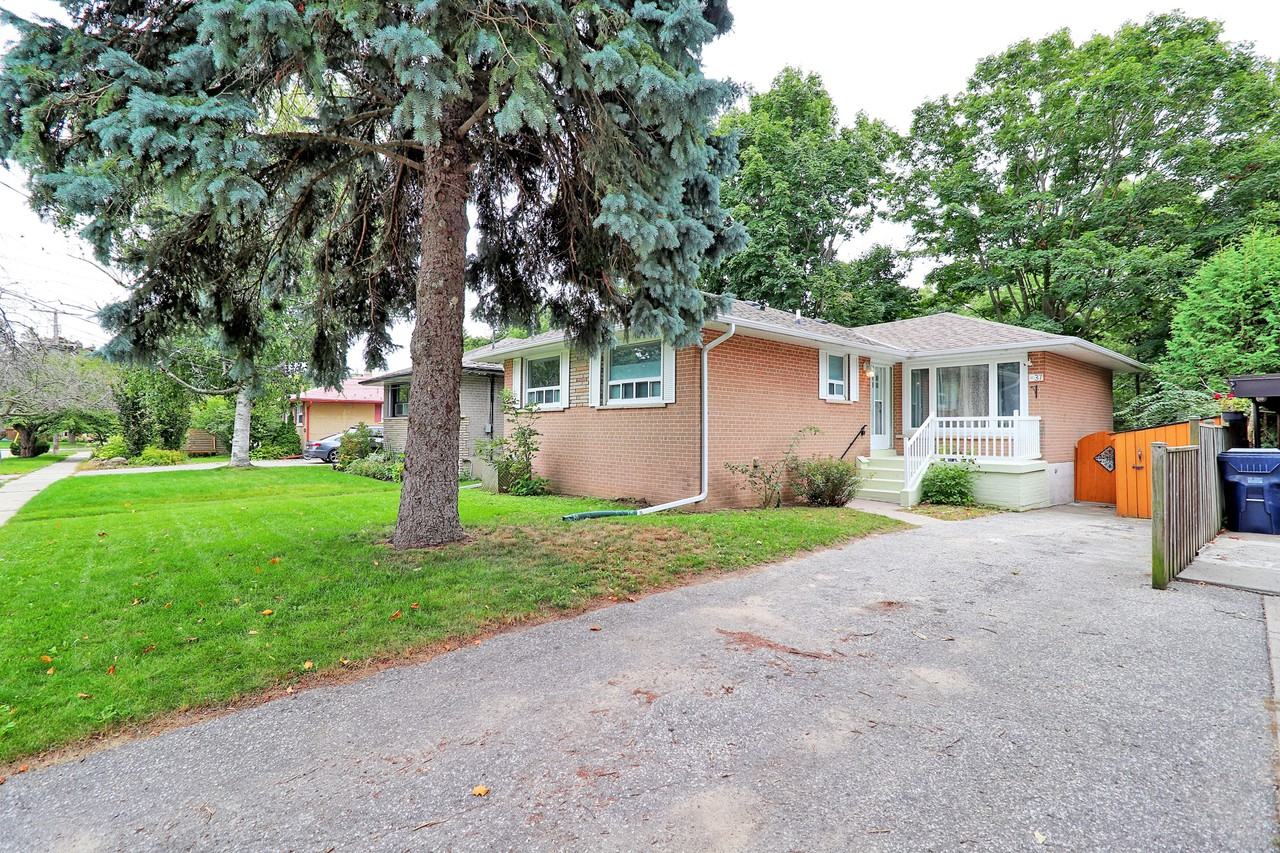 37 Woodgrove Dr - Photo 3 of 31