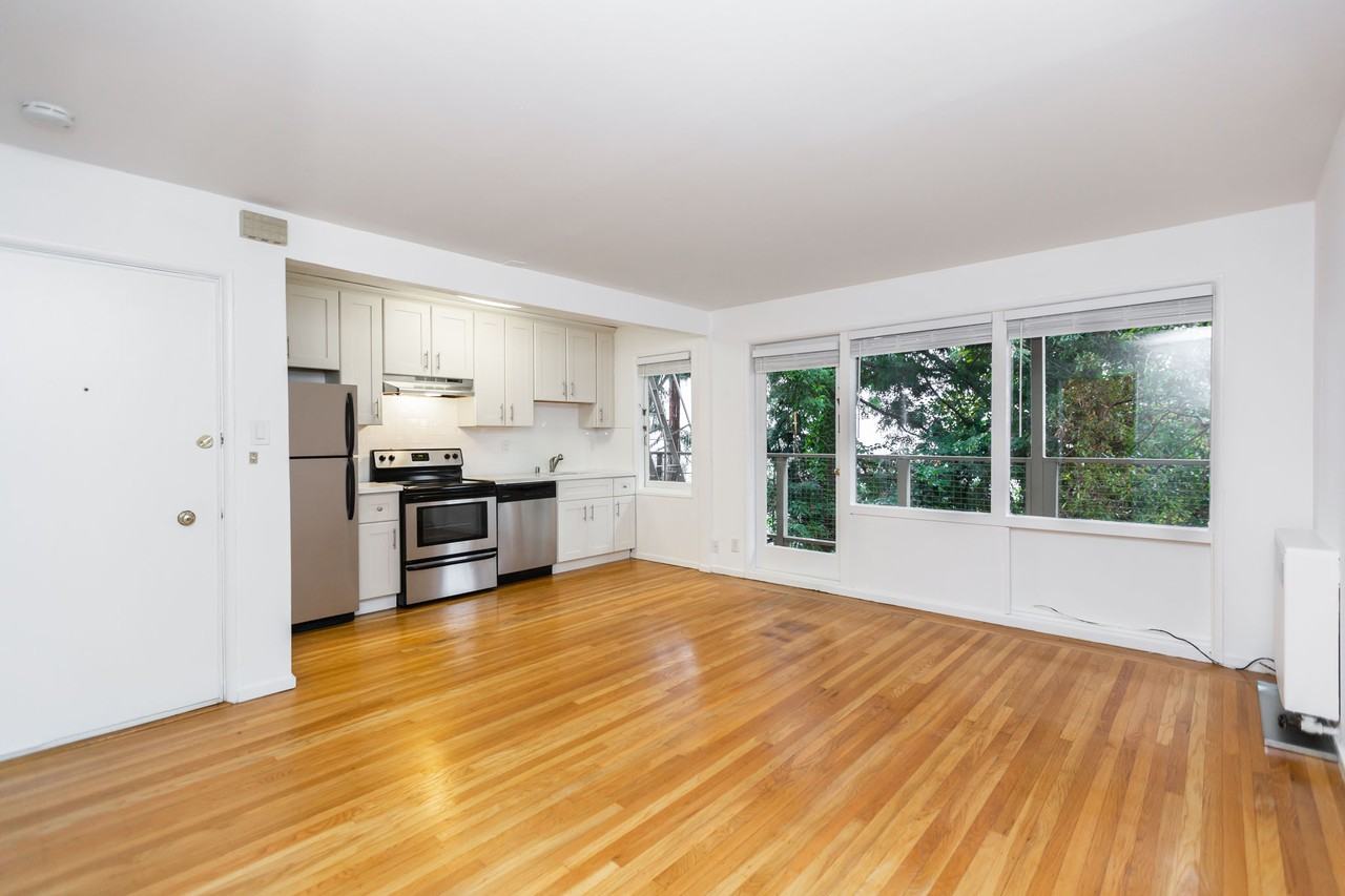 240 Cumberland - Photo 2 of 12