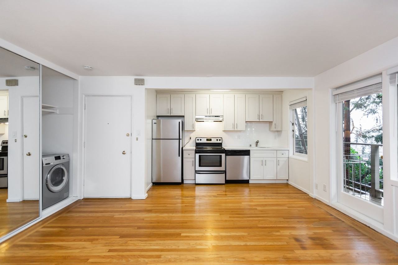 240 Cumberland - Photo 3 of 12