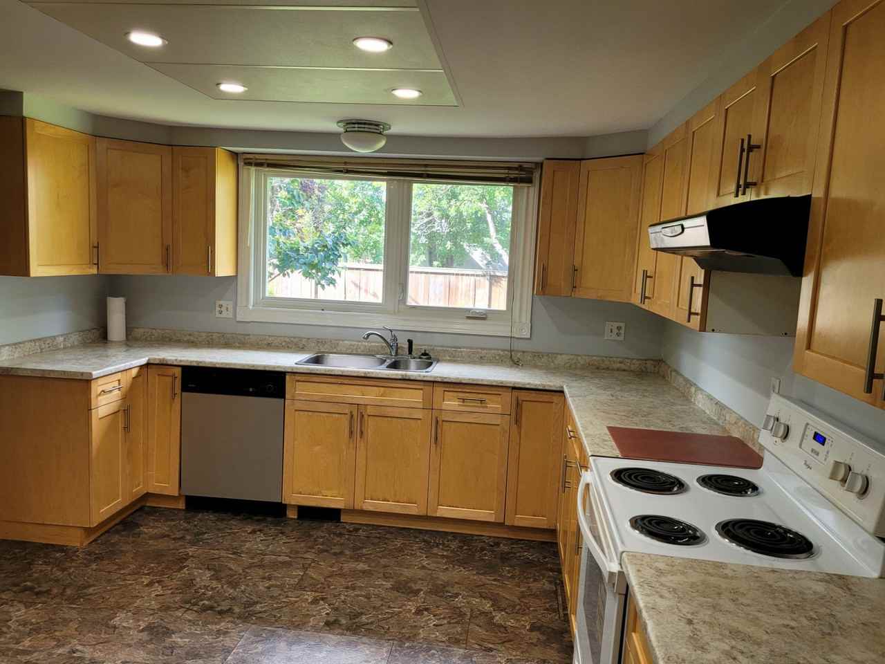 103 Thornhill Bay - Photo 2 of 12