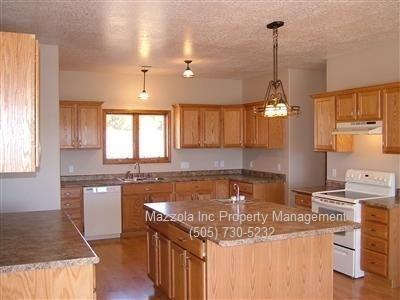 121 Entranosa Rd - Photo 2 of 8