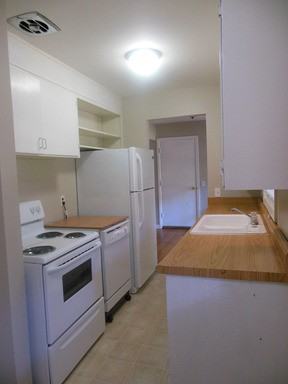 15960 Lake Forest Blvd - Photo 2 of 11