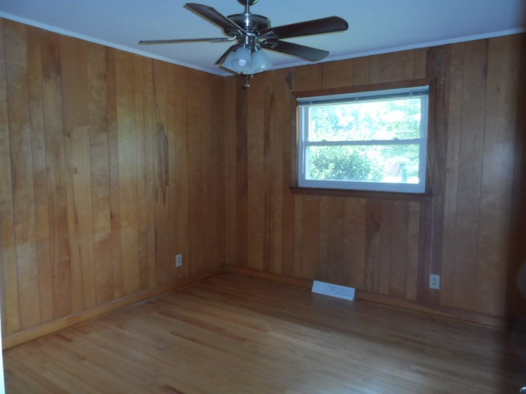 4712 Stafford Dr - Photo 3 of 12