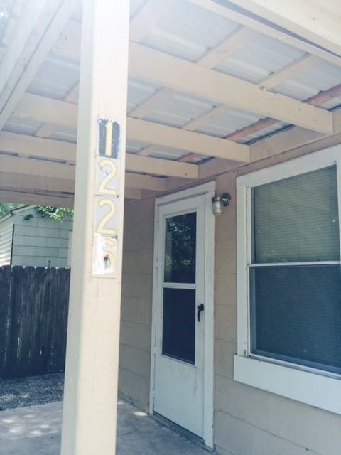 1226 S Bluffview Dr - Photo 2 of 13