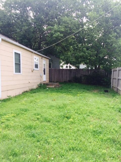 1226 S Bluffview Dr - Photo 3 of 13