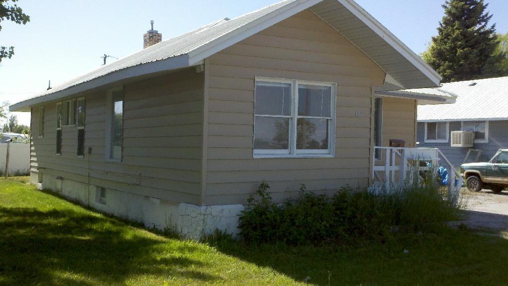 606 S Milton Ave - Photo 2 of 3