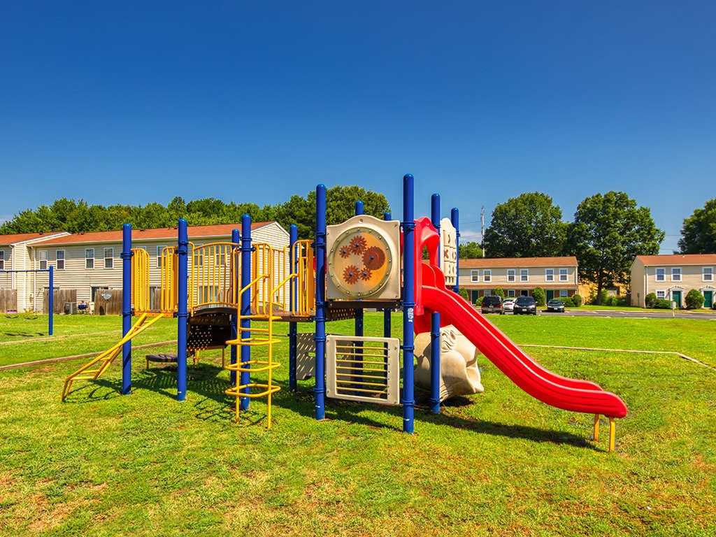 Woodbriar Apartments - Photo 4 of 24