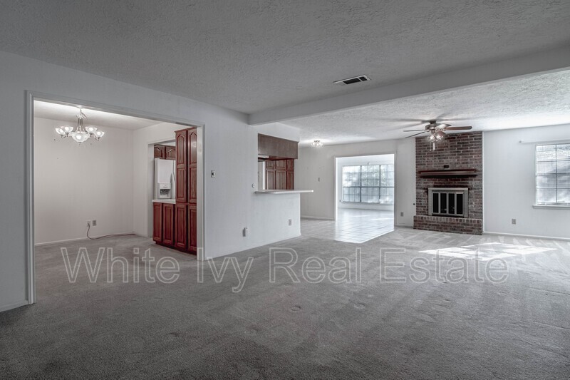 121 Elmwood St - Photo 3 of 34
