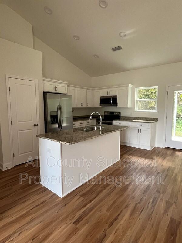 325 Melrose Dr - Photo 3 of 11