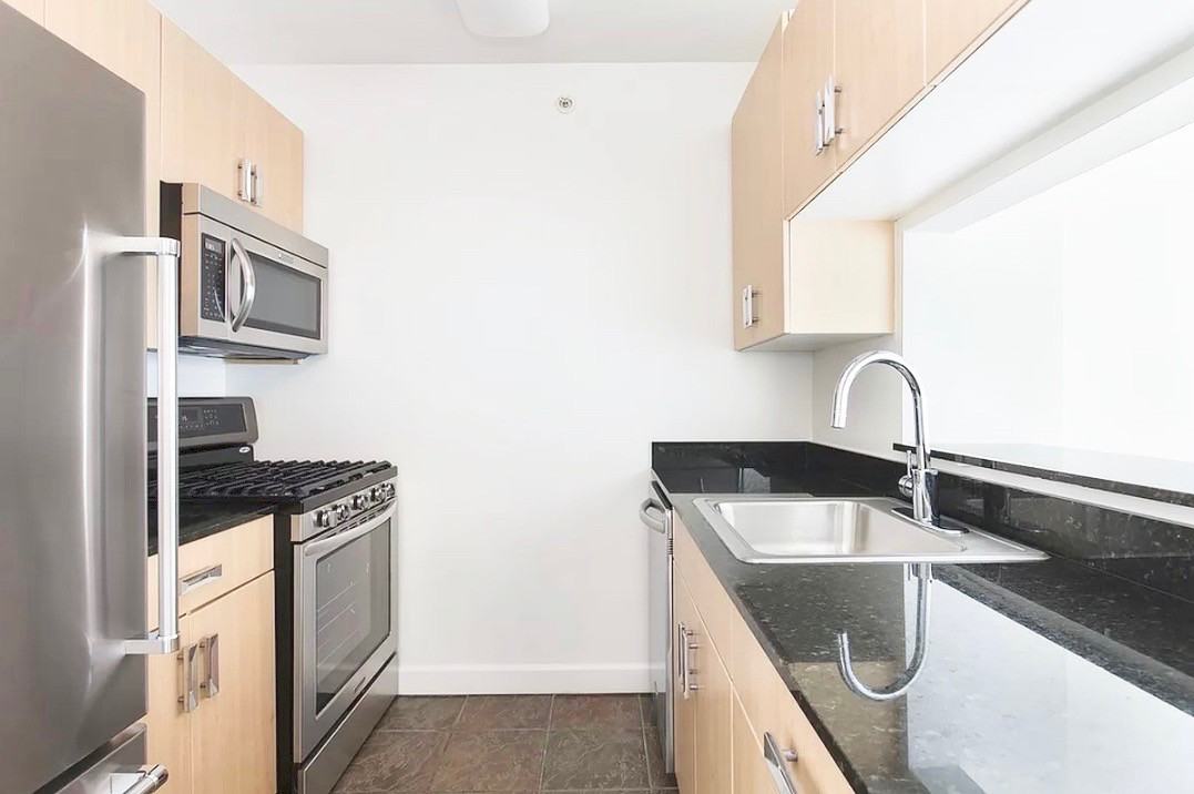 W 42nd St & 9th Ave #PHC - Photo 3 of 12