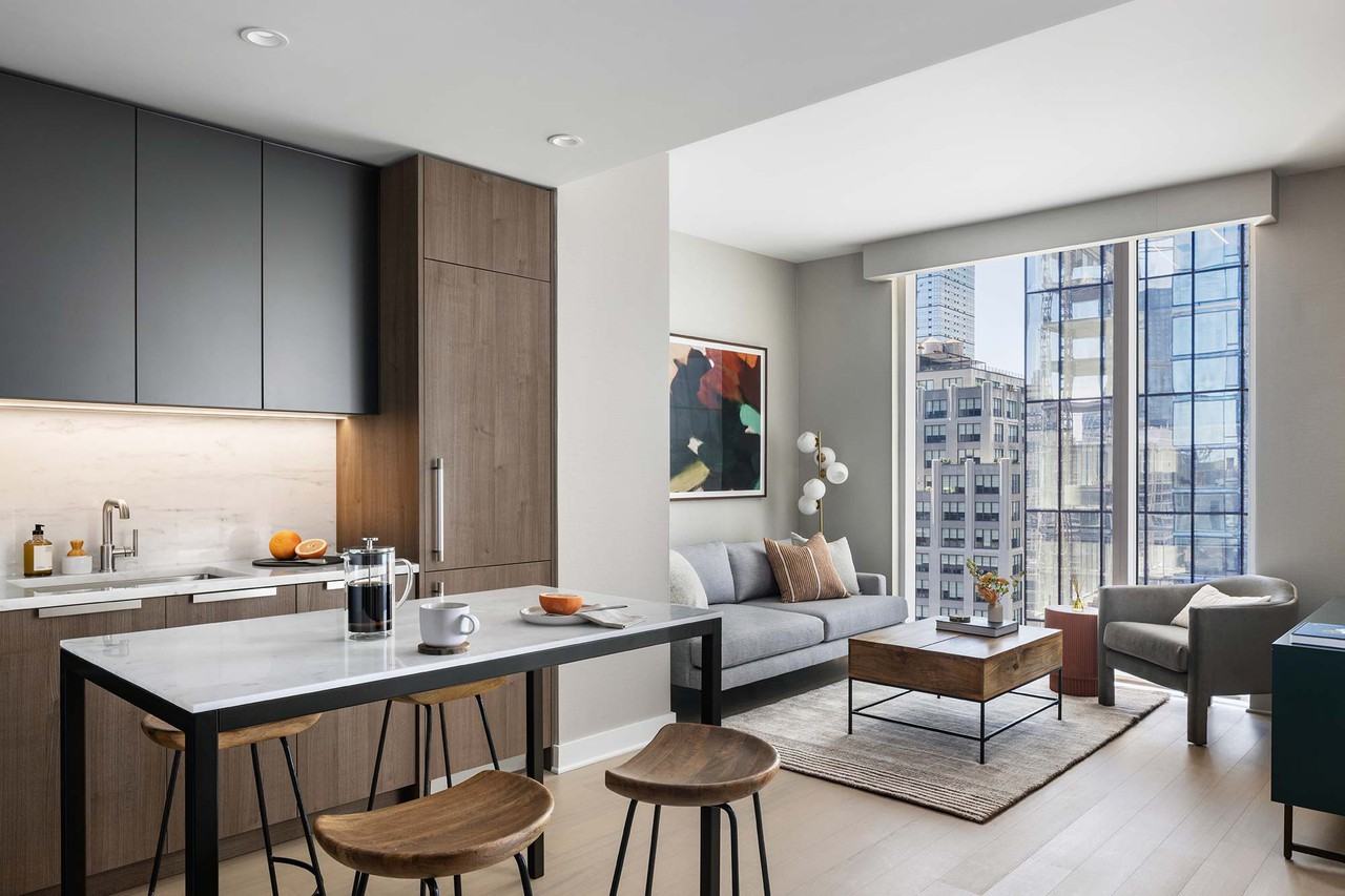 The Set - Photo 3 of 50