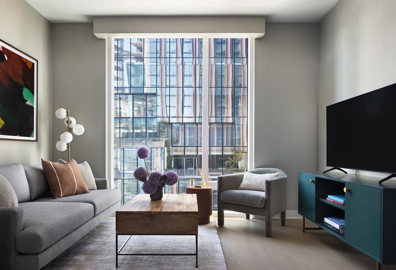 The Set - Photo 6 of 50