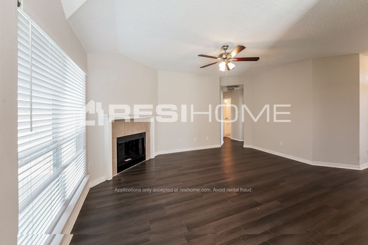 1358 Harvest Hill Ln - Photo 3 of 20