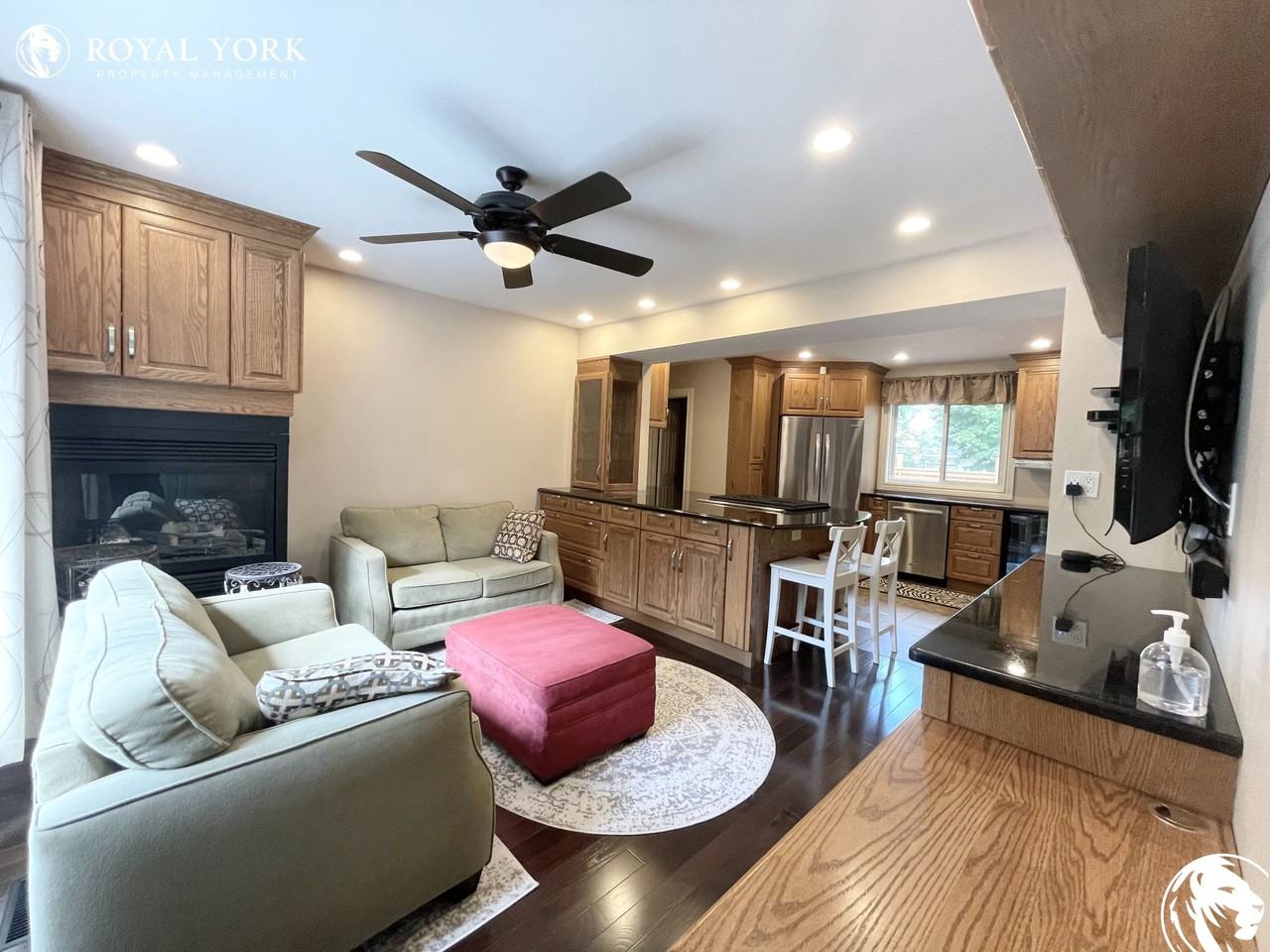 452 Bridge St W - Photo 2 of 50