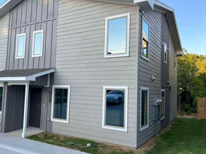 2430 S Fannin Ave - Photo 3 of 23