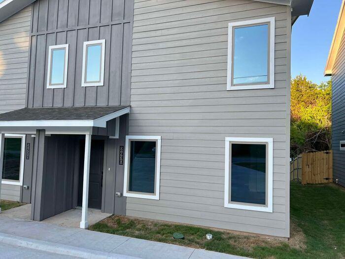 2430 S Fannin Ave - Photo 2 of 23