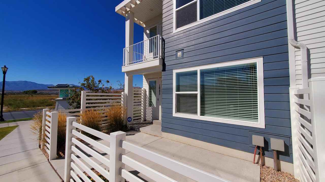 1043 E Batten Ct #1 - Photo 4 of 31