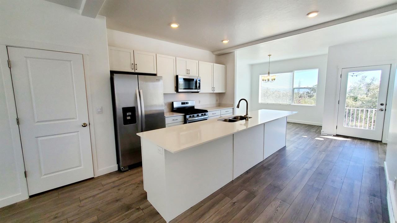 1043 E Batten Ct #1 - Photo 6 of 31