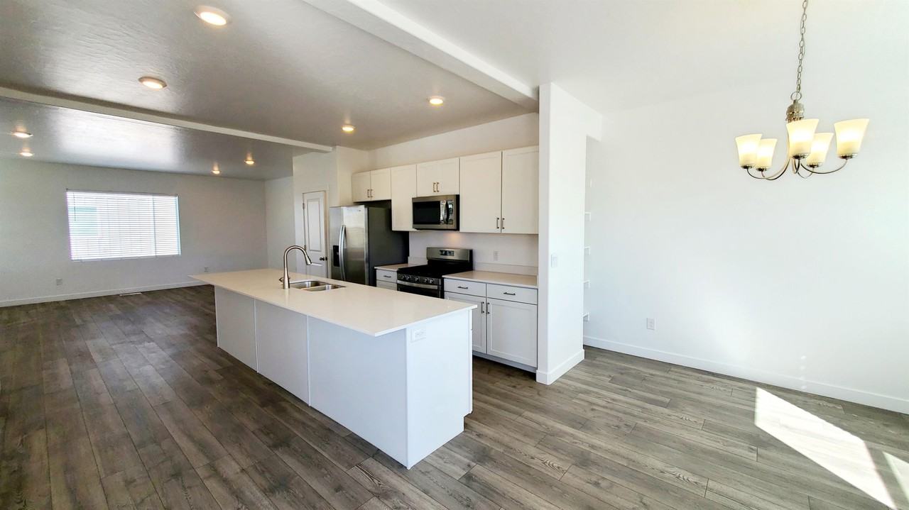 1043 E Batten Ct #1 - Photo 7 of 31