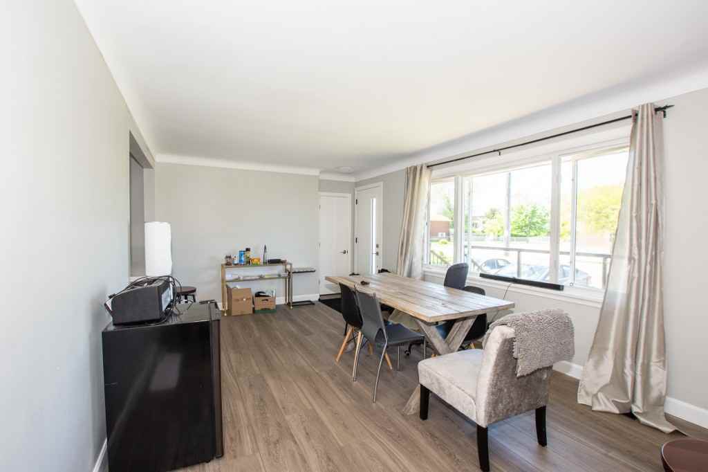 32 Collier Road South - Photo 3 of 12