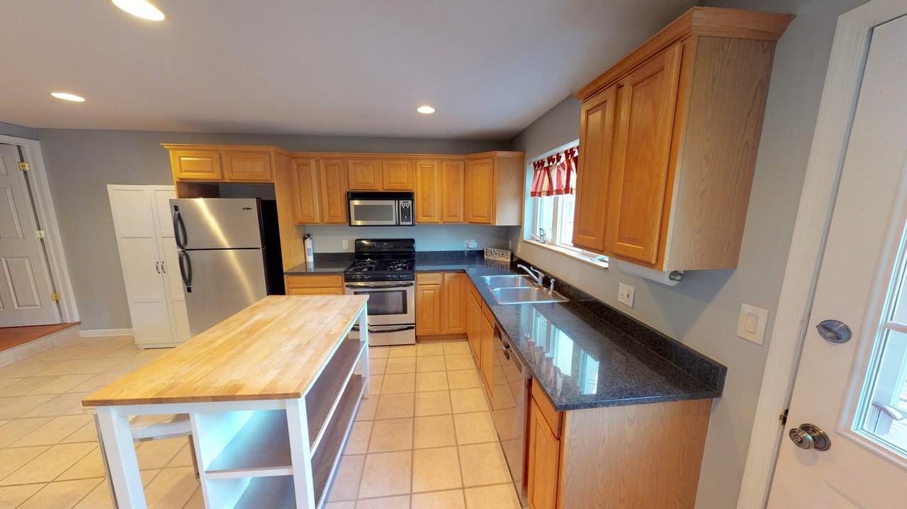 Classic Northern Liberties apartment with great views - Photo 2 of 11