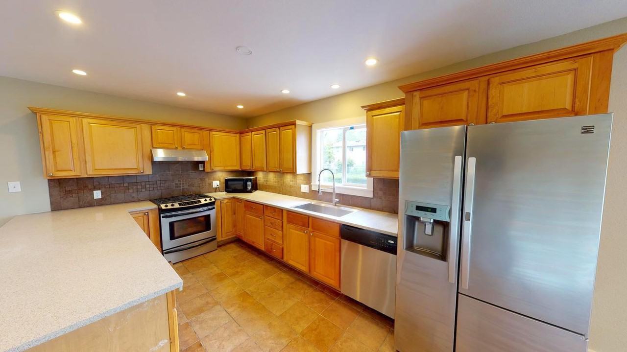 Stylish Beacon Hill duplex near 1 Line Stop with big yard - Photo 4 of 23