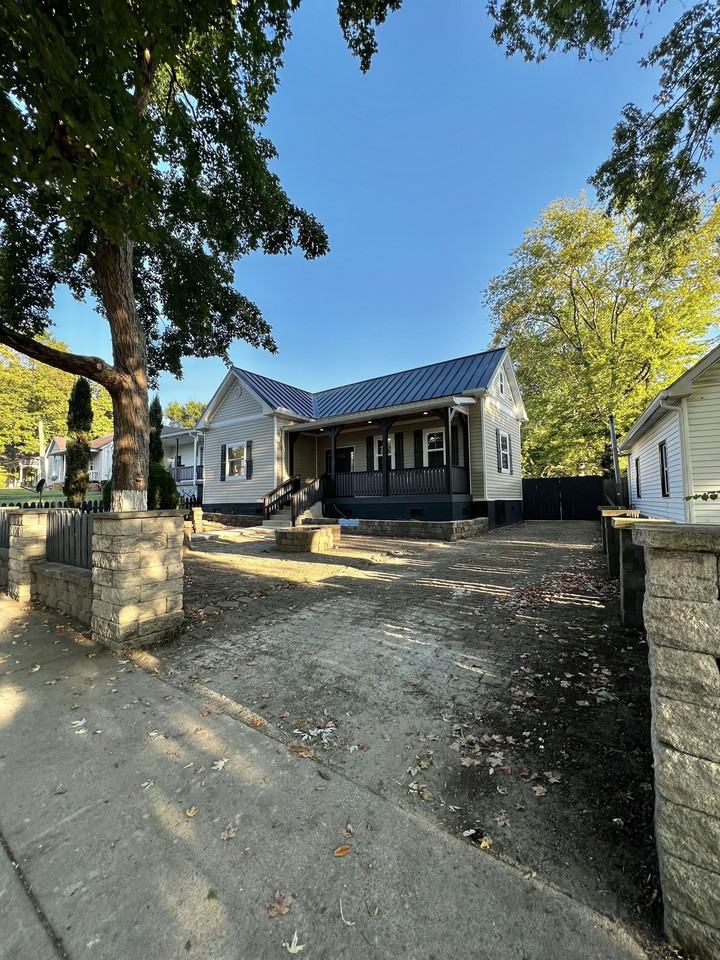 947 Clark St - Photo 2 of 27