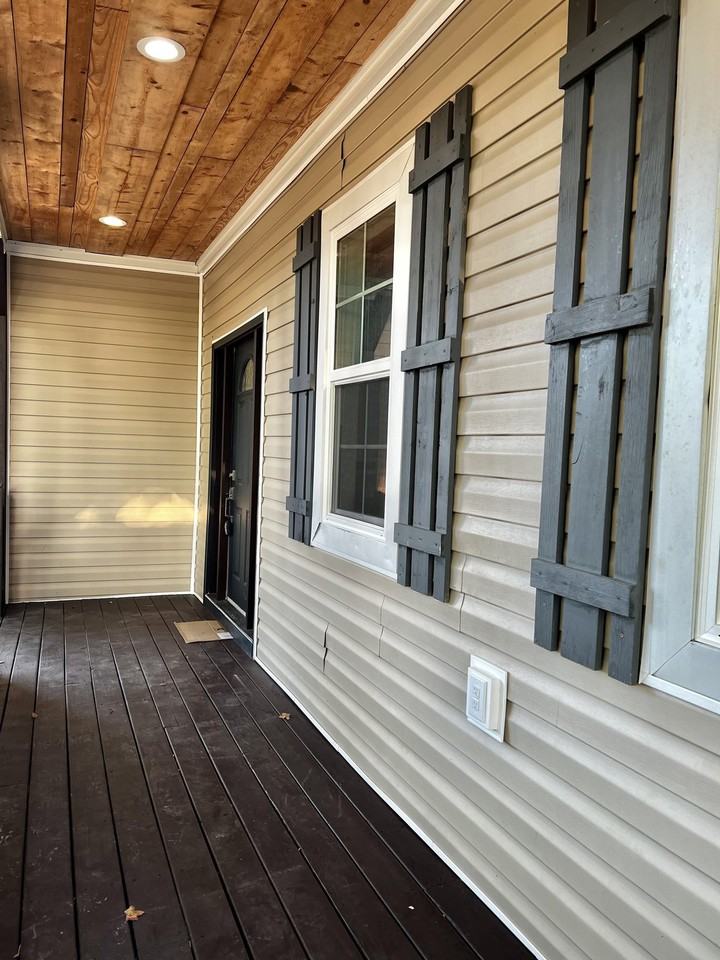 947 Clark St - Photo 3 of 27