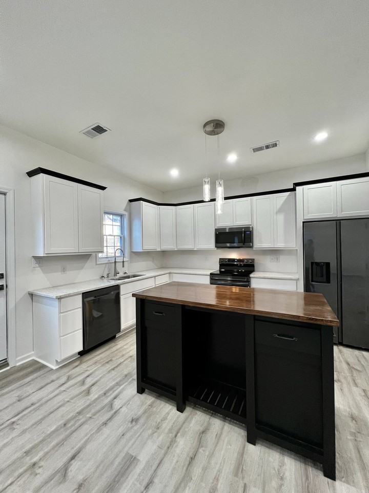 947 Clark St - Photo 5 of 27