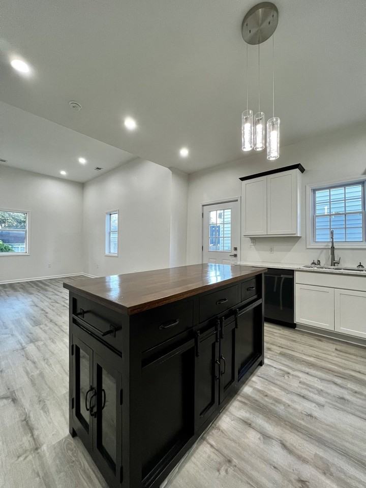 947 Clark St - Photo 7 of 27