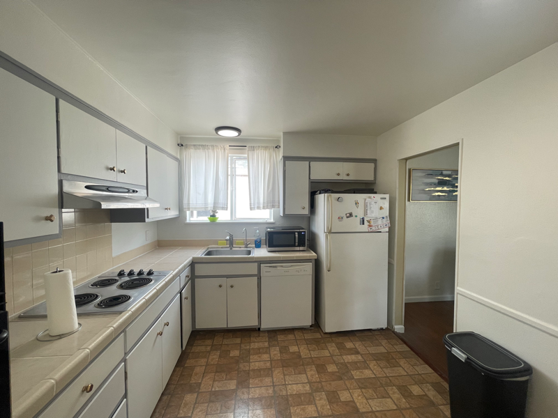 204 Catalina Ave - Photo 2 of 17