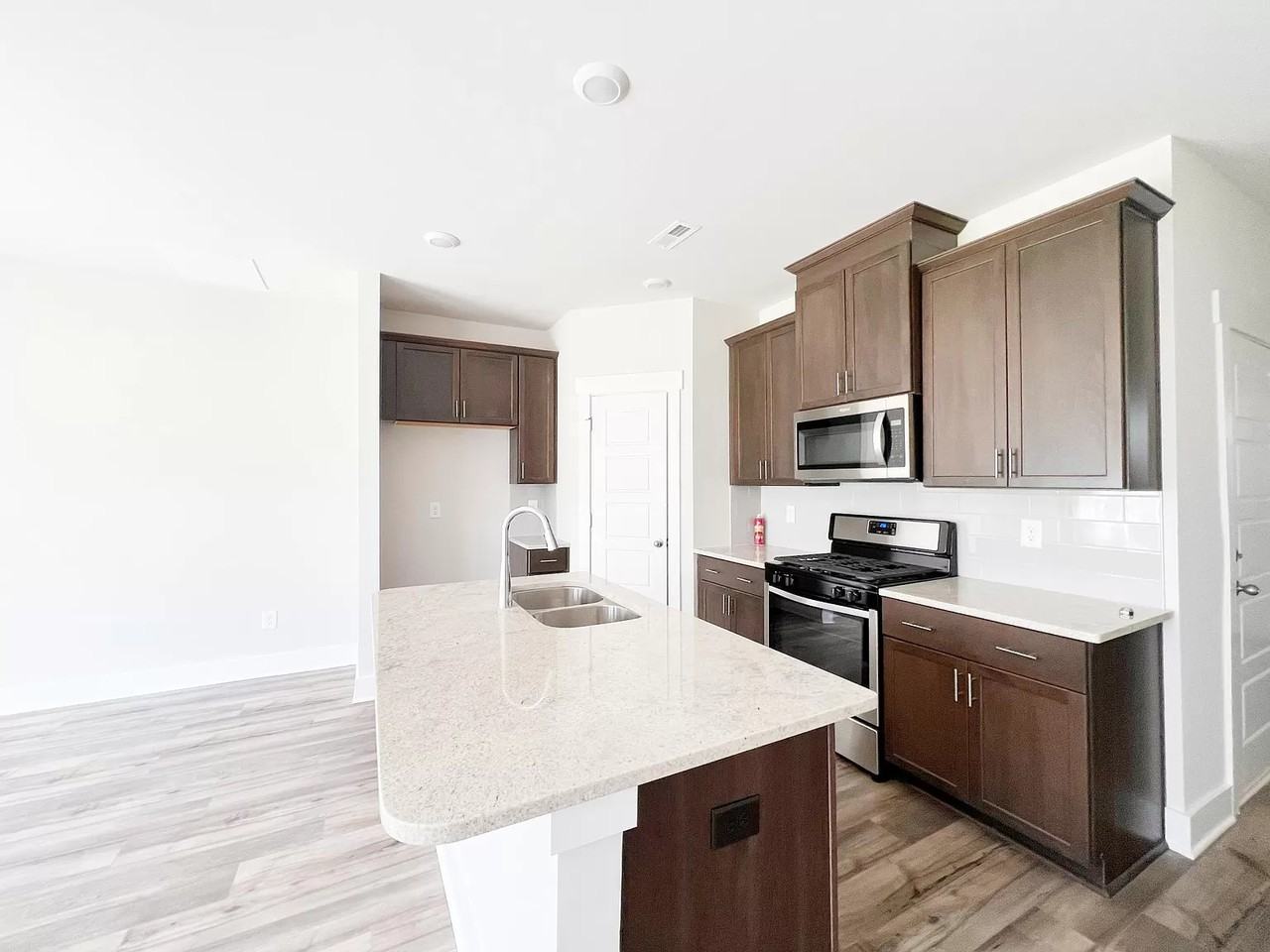 4 Beachley Pl #1 - Photo 2 of 16