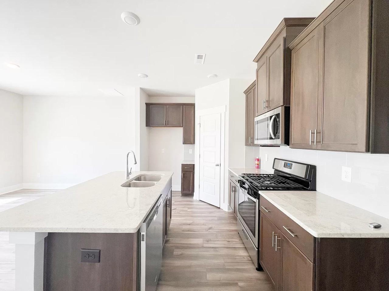 4 Beachley Pl #1 - Photo 3 of 16