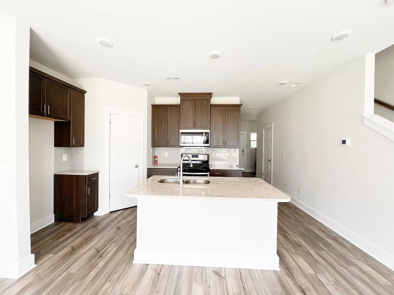 4 Beachley Pl #1 - Photo 5 of 16