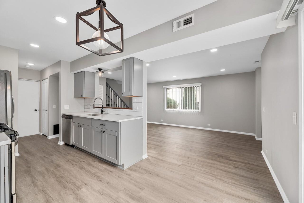 721 Sunfish Pt - Photo 2 of 13