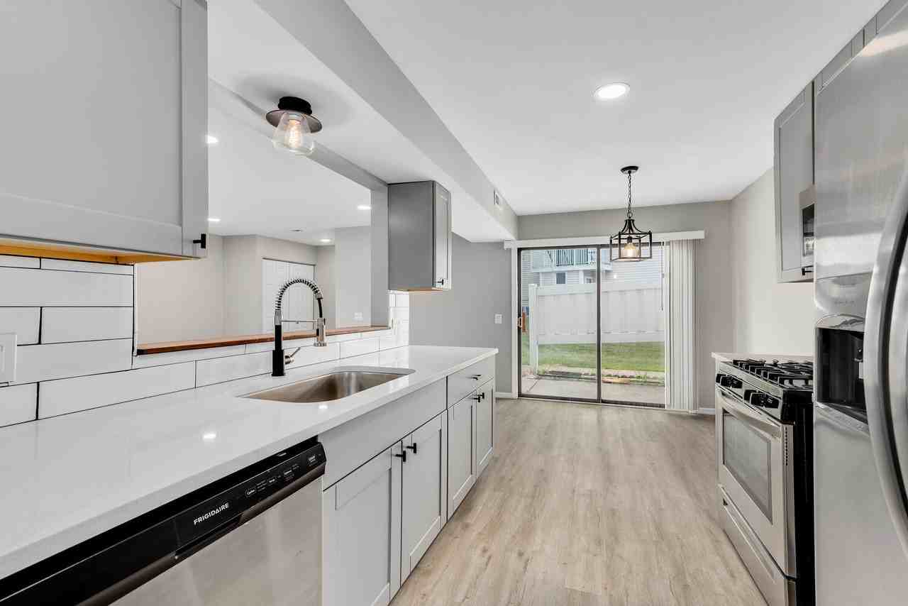 721 Sunfish Pt - Photo 3 of 13