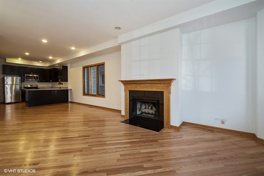 623 W Briar Pl #1 - Photo 5 of 13