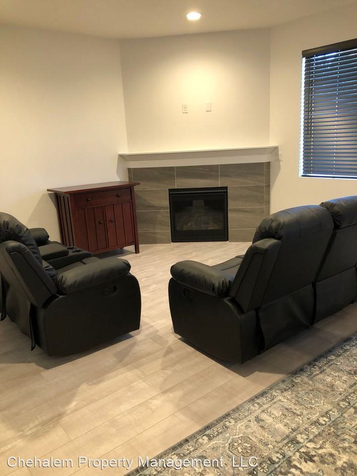 184 W 18th St - Photo 2 of 16