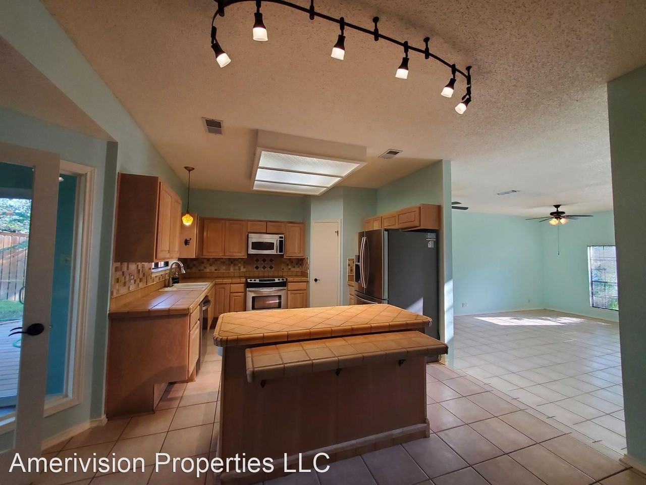 19415 Encino Smt - Photo 3 of 30