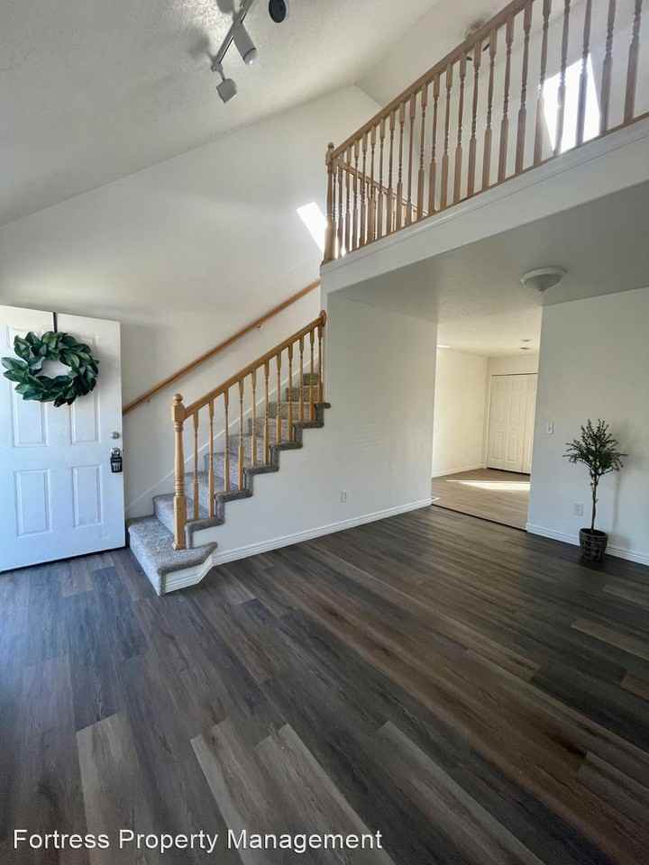 861/863 Sullivan Rd - Photo 3 of 24