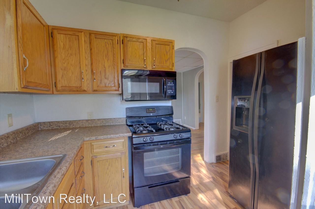 1629 7th St - Photo 2 of 25