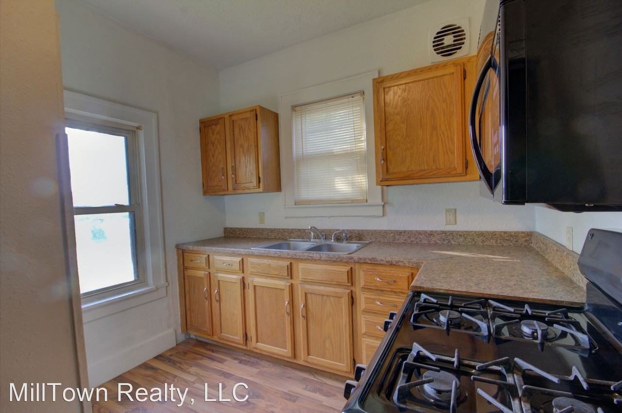 1629 7th St - Photo 3 of 25