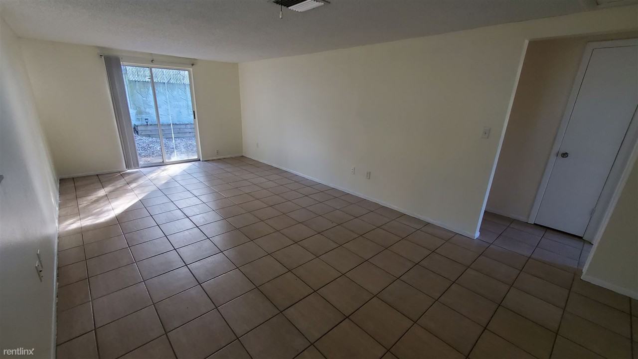 5416 Reef Dr - Photo 3 of 10