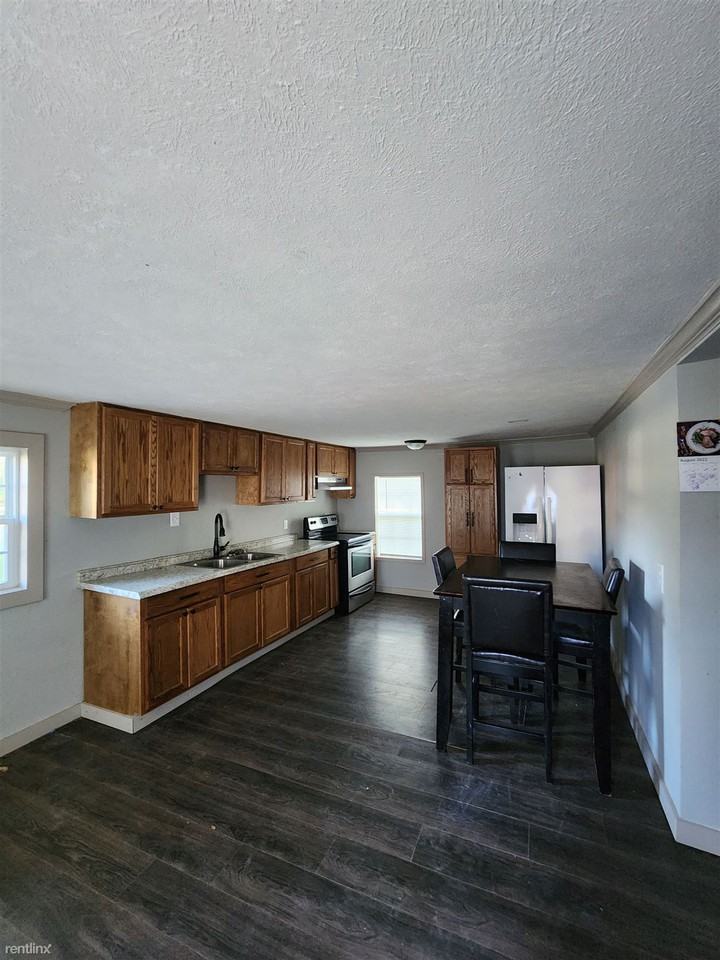 1811 N Cutting Ave - Photo 2 of 8