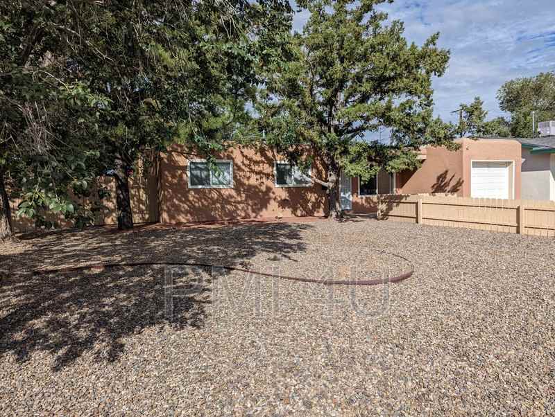 901 Carol St Ne - Photo 2 of 43