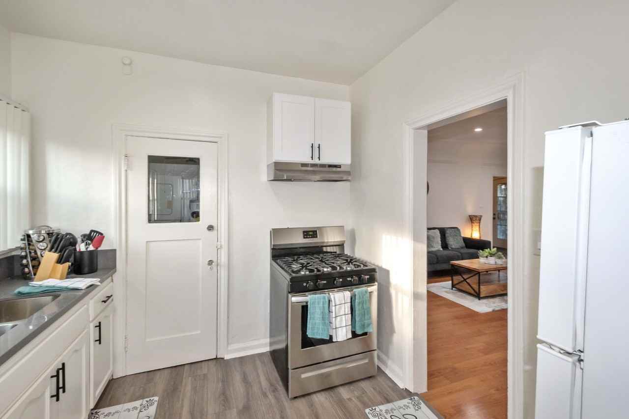 1296 S Citrus Ave #1296 - Photo 7 of 25