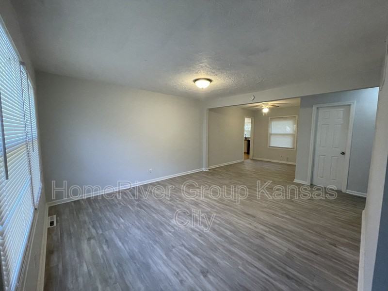 6014 Jackson Ave - Photo 3 of 23