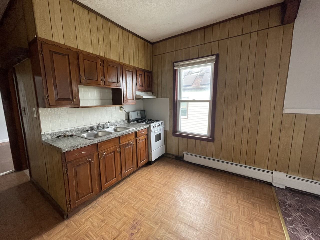 869 Brock Ave - Photo 2 of 3