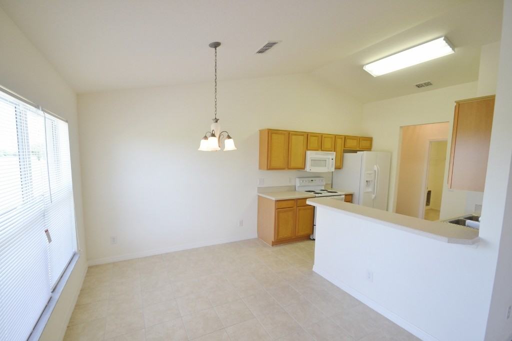 36713 Oconee Ave - Photo 3 of 8