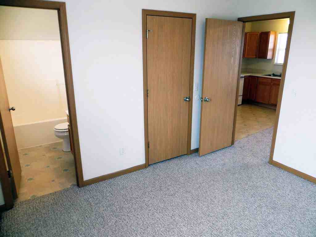 1985 Forum Dr Apt D - Photo 3 of 5